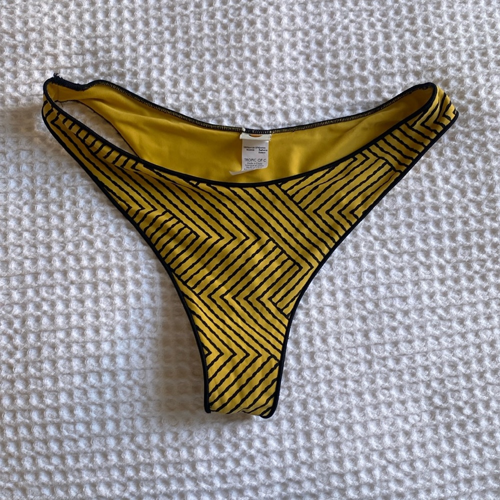 NWOT Tropic of C Curve Bottom Size S